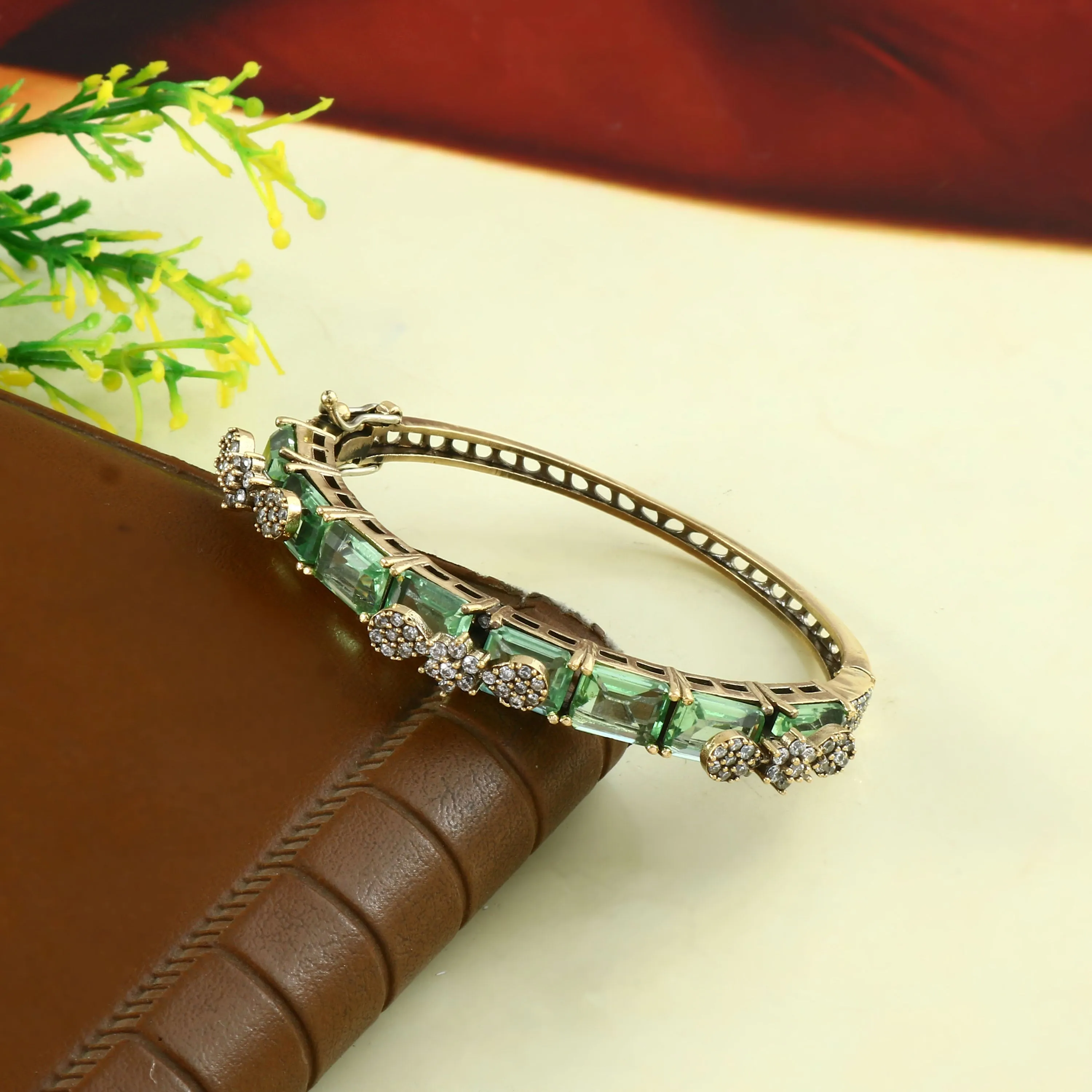 Victorian Finish Lightweight Bracelet for Women